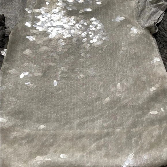 New top with sequent details in bottom and back! size XS - Picture 5 of 5